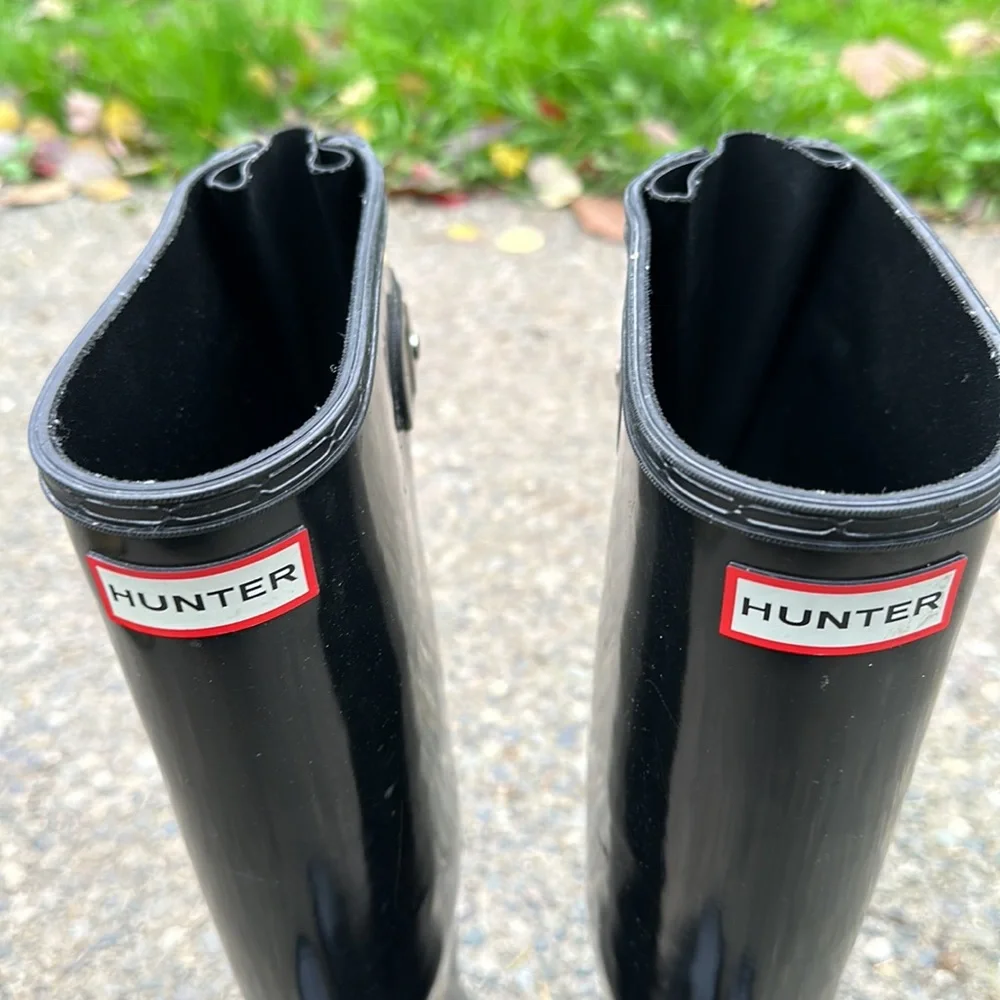 Hunter reposhing this